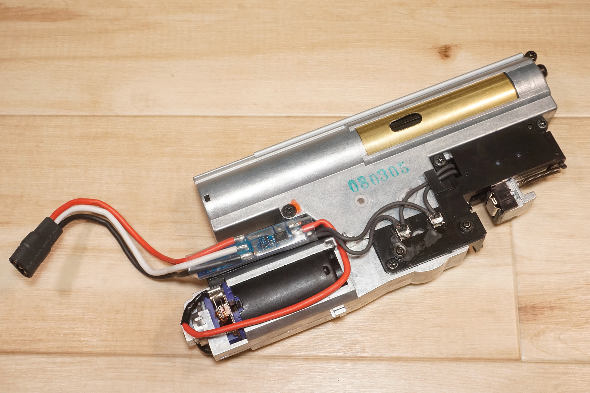 東京マルイ P90+(プラス)を分解、中身がどうなっているのか、どう