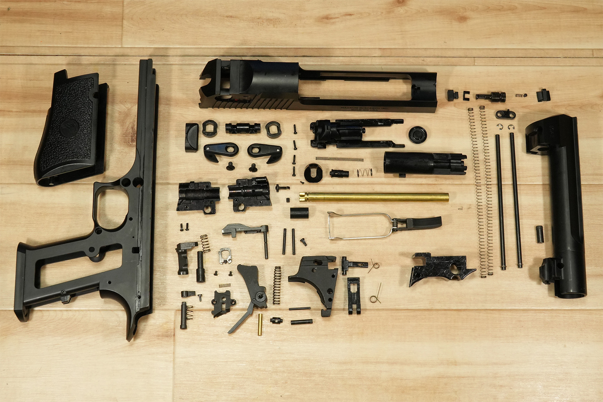 LayLax デザートイーグル .50AE CO2 ガスブローバックハンドガンの分解