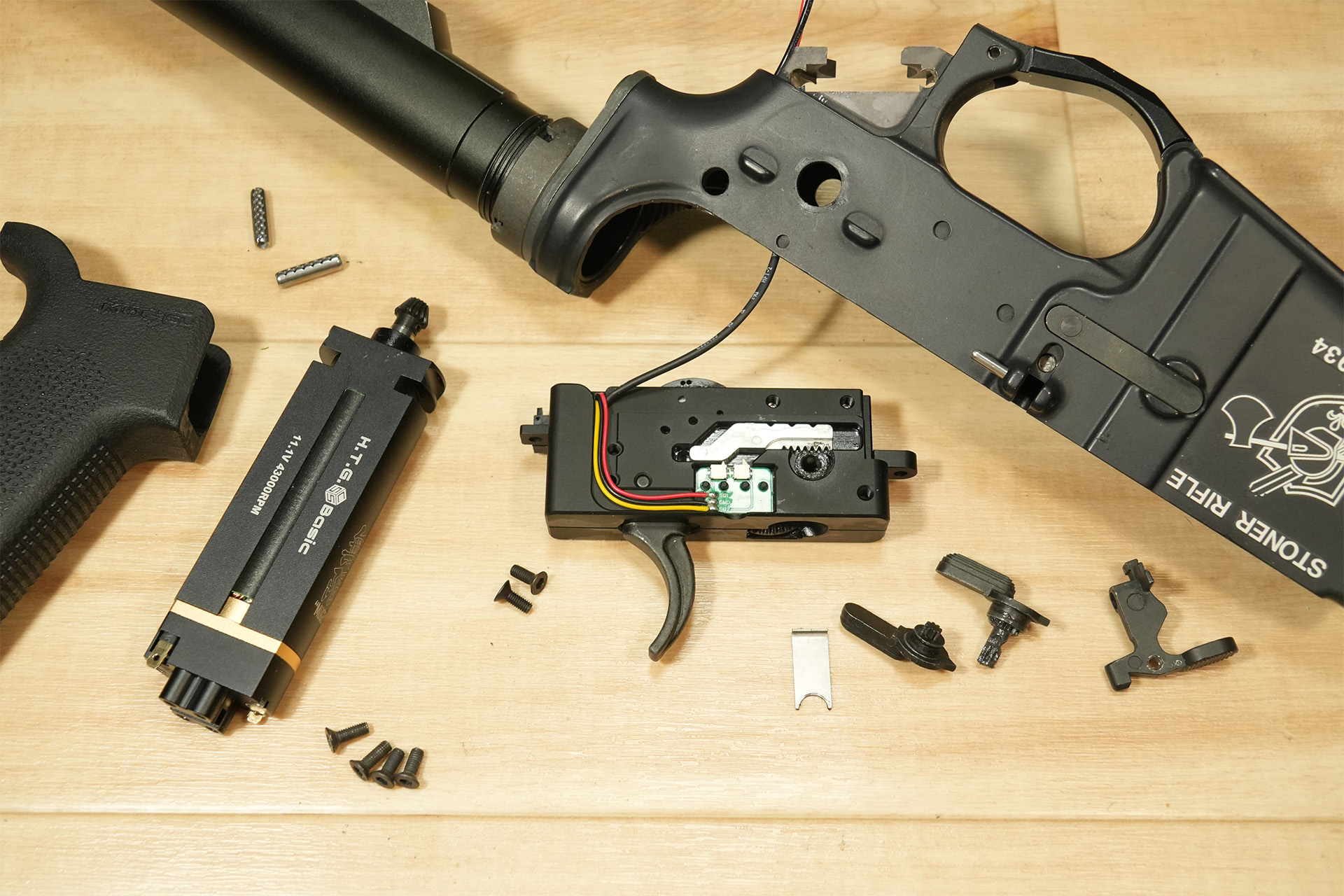 HTGベーシック製PTW用ギアボックス、無限モーターなどを組み込んだ