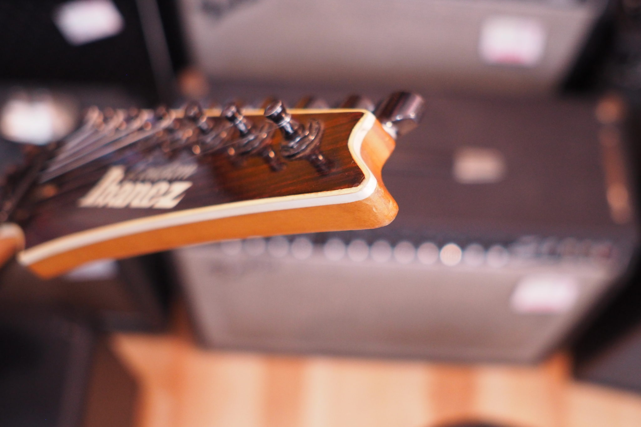 7弦ギターの可能性を切り拓いた「Ibanez j.custom RG8527」楽器奏庫