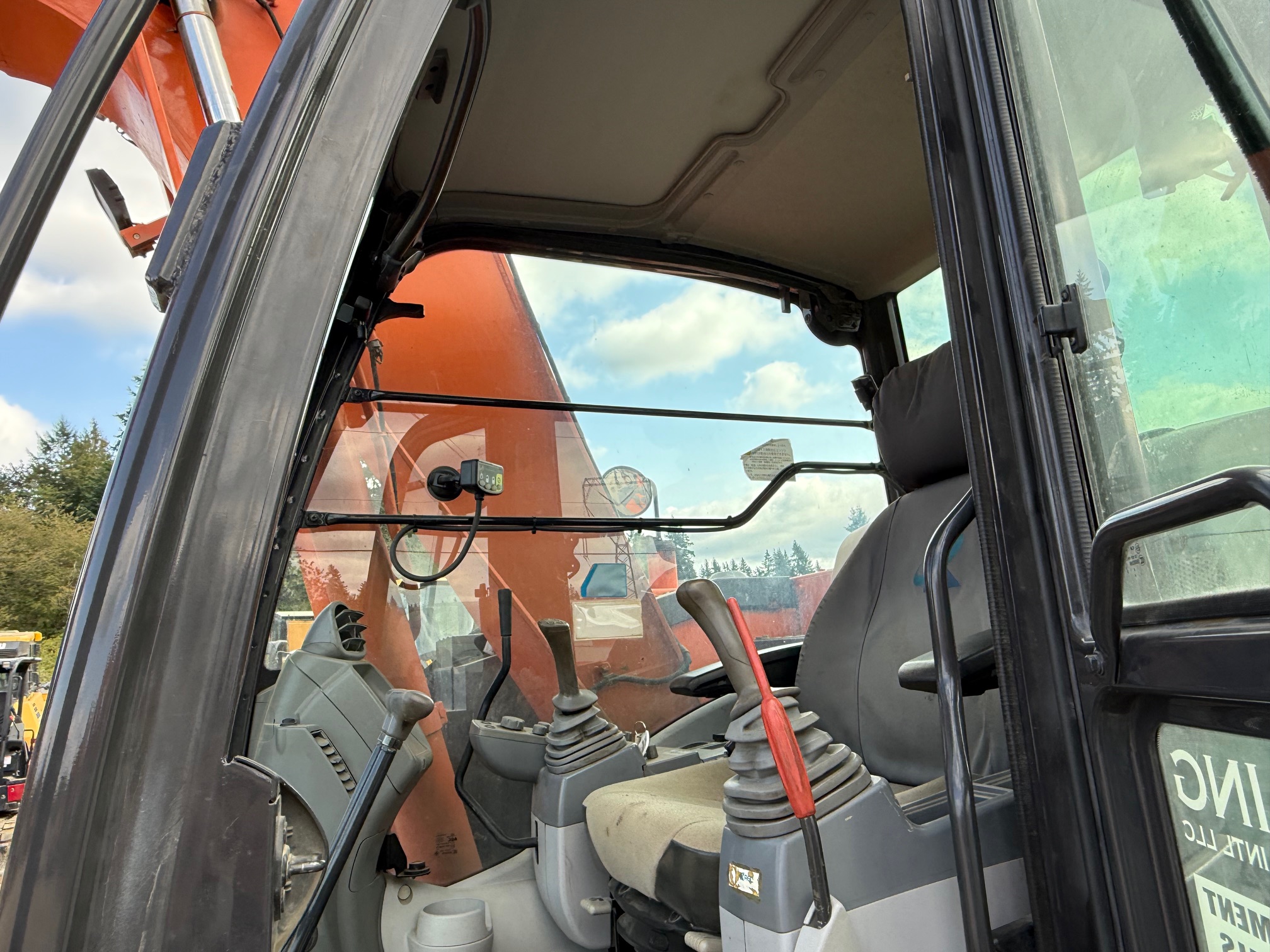 2016 HITACHI ZX135US-5 - Darling Sons Intl