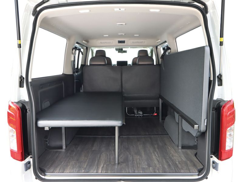 キャラバン（NV350）でおすすめの車中泊用ベッドキット16選｜跳ね上げ