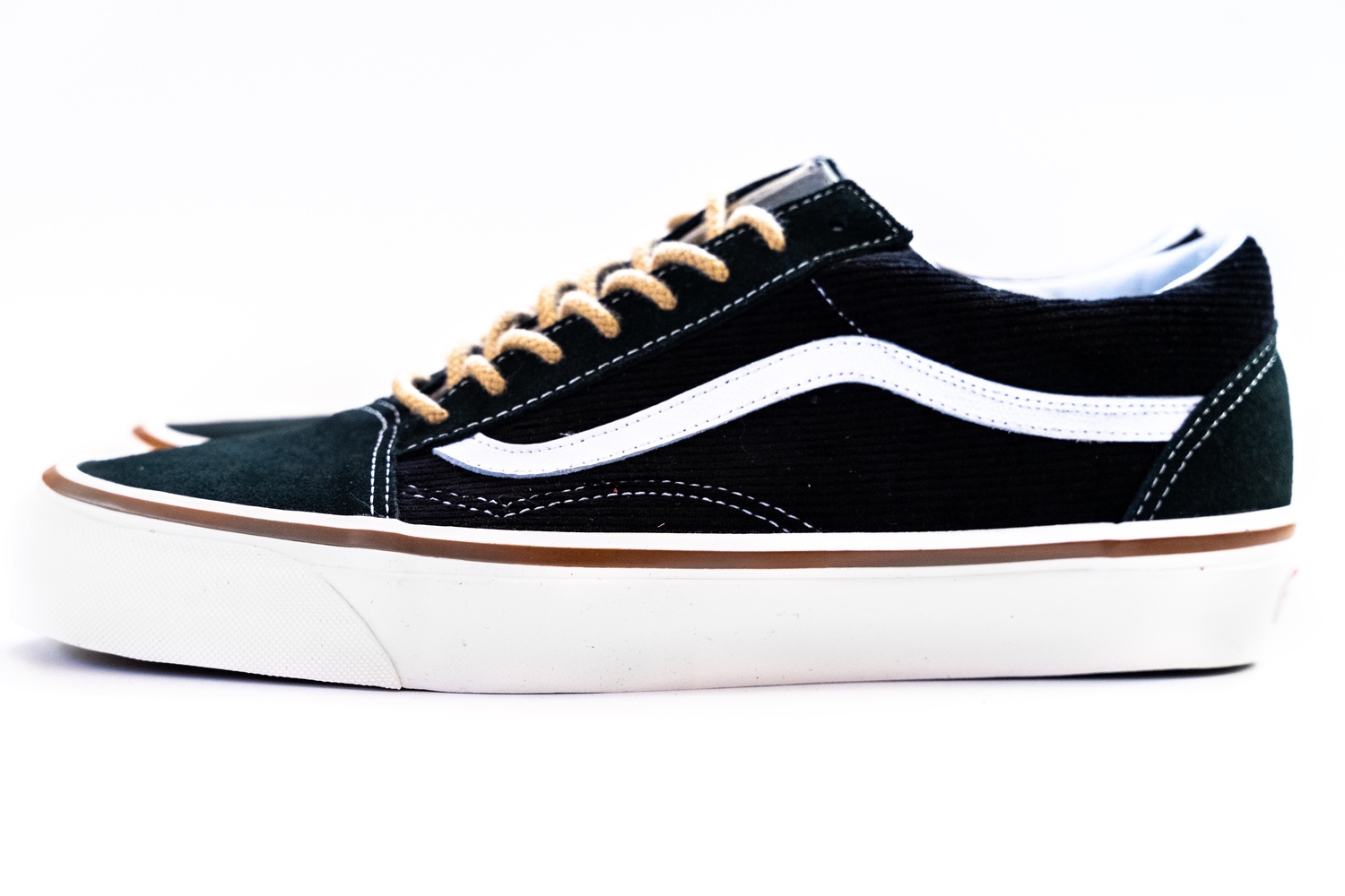 VANSの名作「OLD SCHOOL」 (ANAHEIM FACTORY COLLECTION) をアクセント