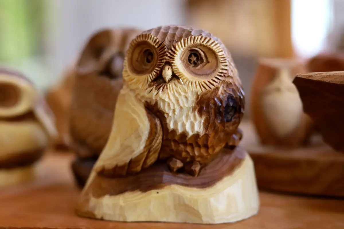 アイヌの伝統工芸「二風谷イタ」の継承者である貝澤徹氏が開拓する