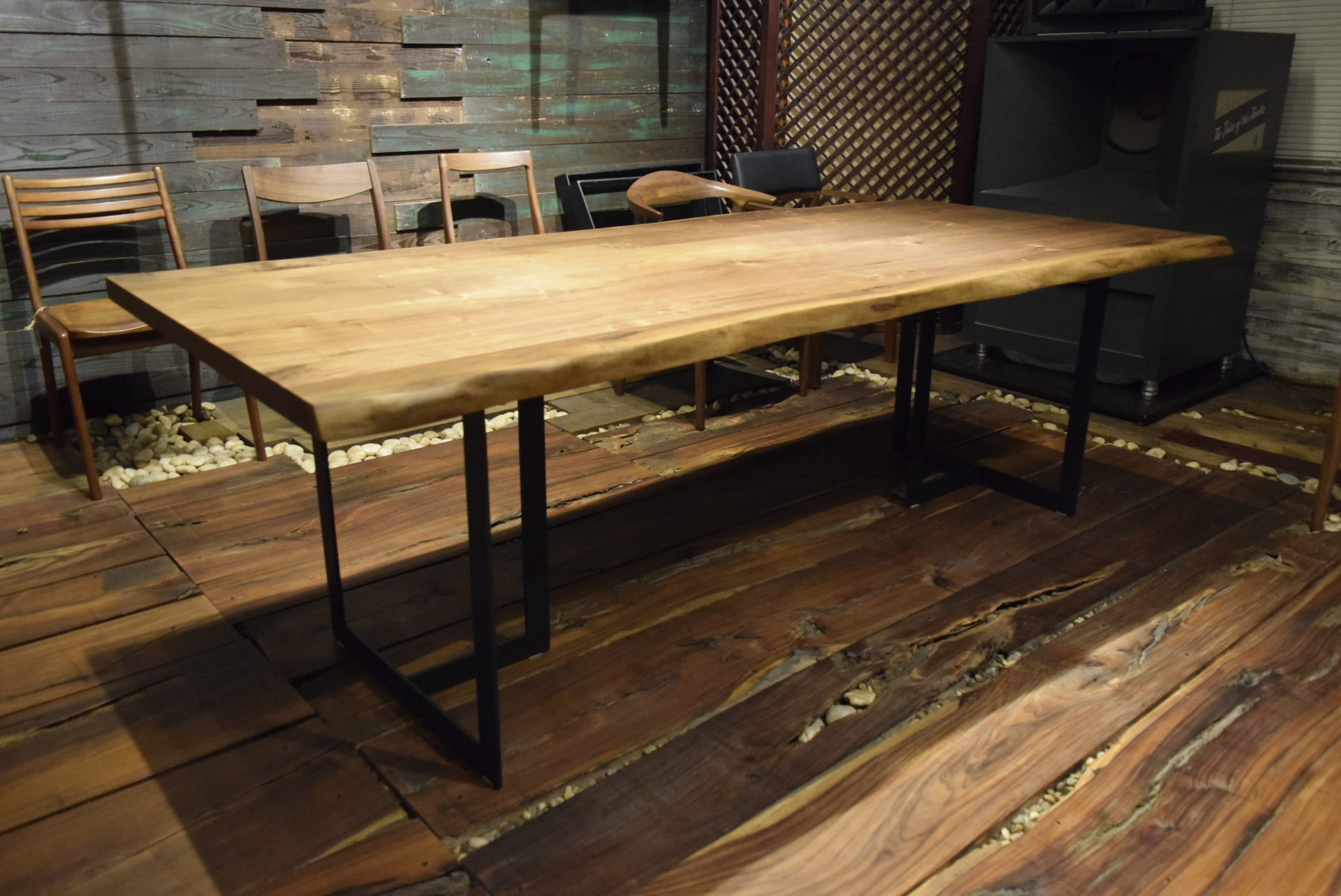 ウォールナットテーブルアイアン脚 | 大川人気のおすすめ家具屋