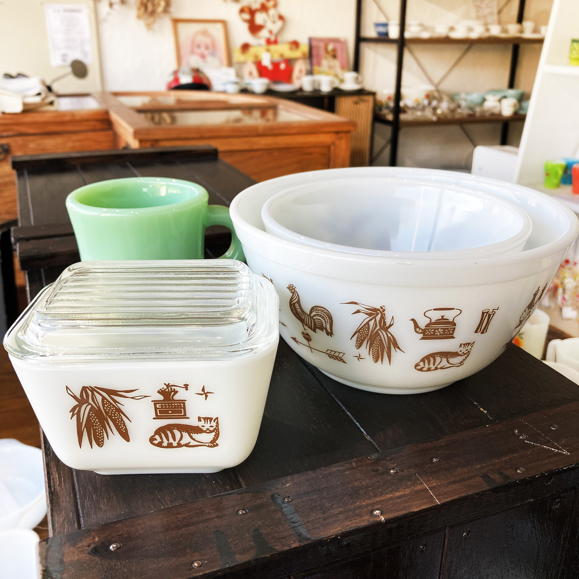 オールドパイレックス アメリカの古き良き家庭が垣間見える、猫のいる