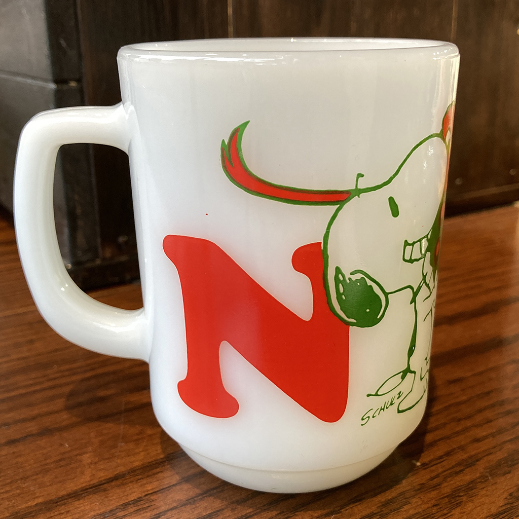 Fire-king クリスマスを彩るヴィンテージのスヌーピーマグたち