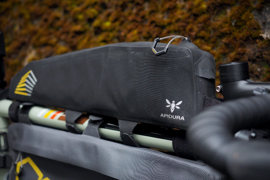 レビュー】Apidura：バックカントリーロングトップチューブパック
