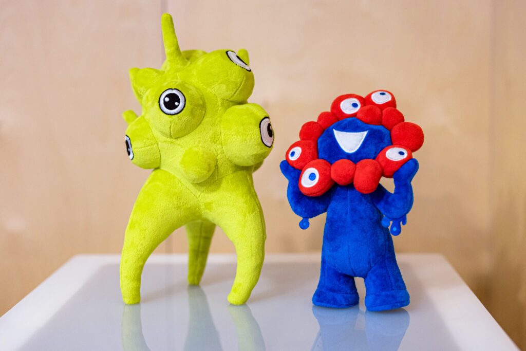 大阪・関西万博】駆け込み万博！チェコ館のレネぬいぐるみが9000円