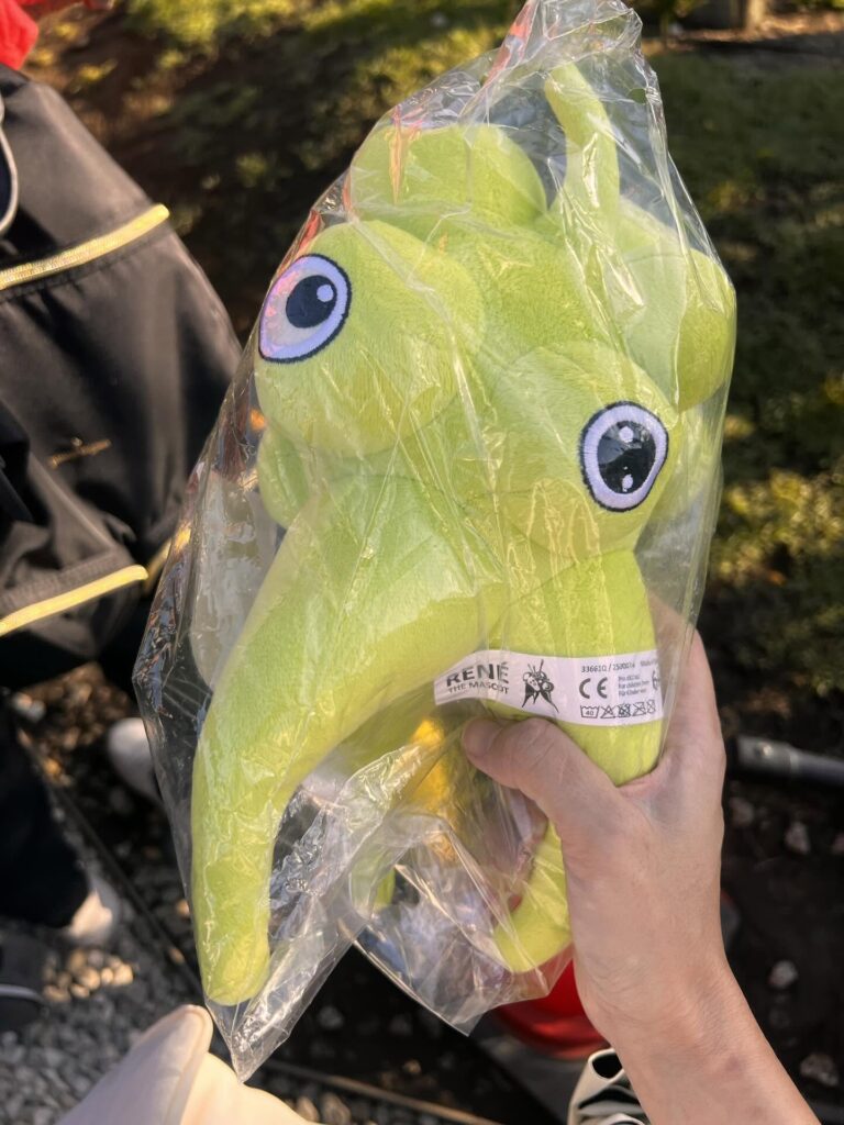 大阪・関西万博】駆け込み万博！チェコ館のレネぬいぐるみが9000円