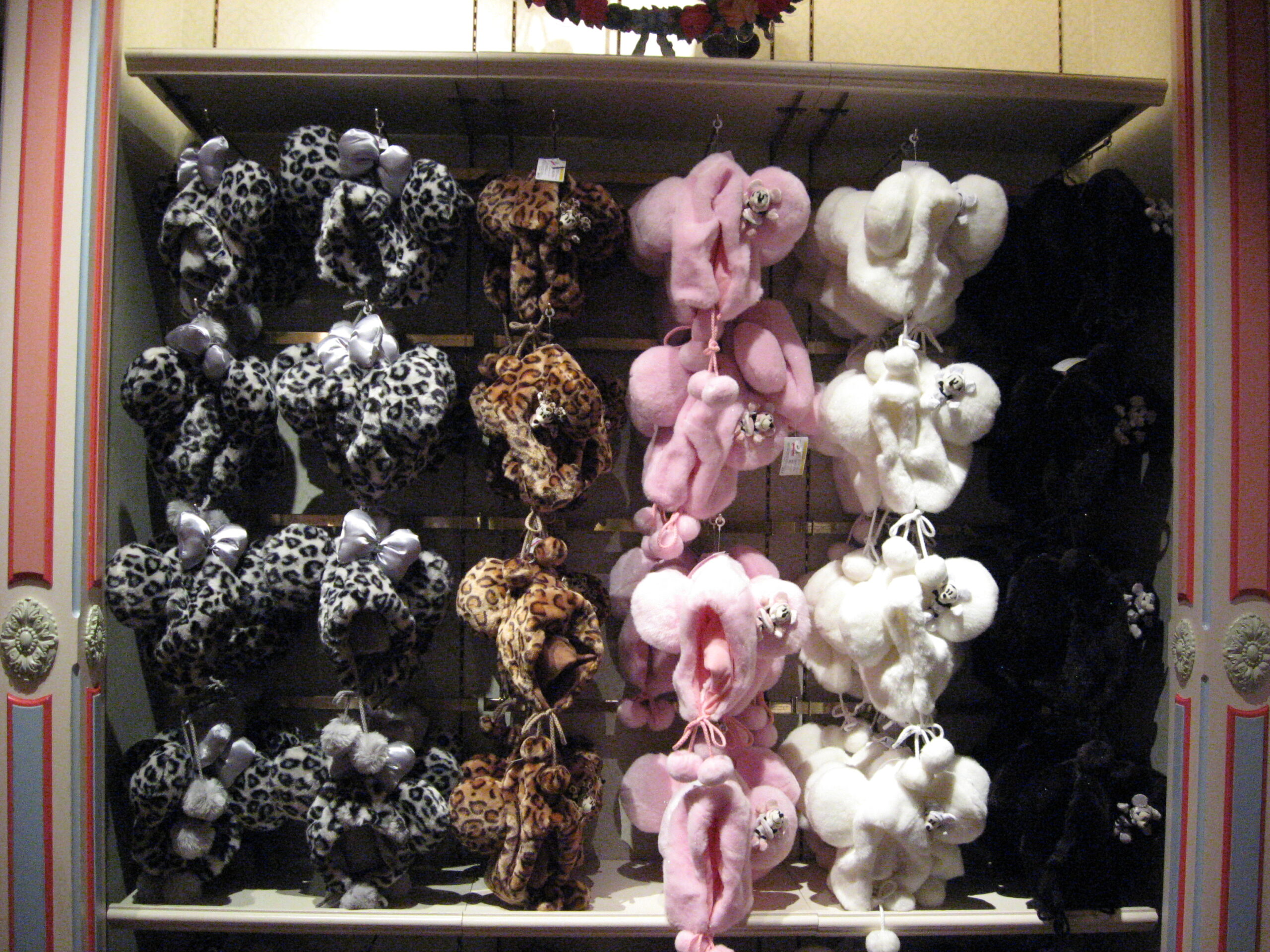 ディズニー「ヒョウ柄のファンキャップ」種類や販売年度まとめ│ラギの