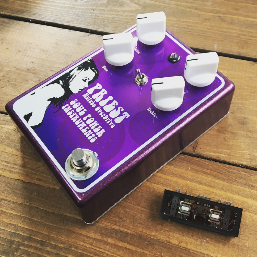 石垣 愛が惚れ込む、SPIの真空管搭載ペダル