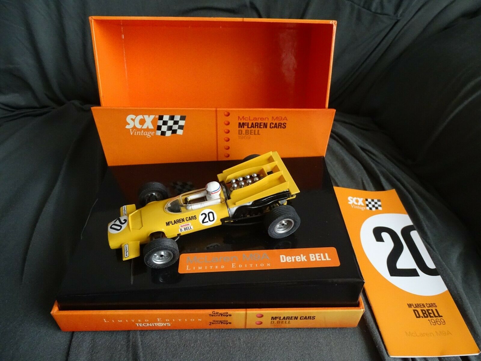 SCX 62050 Vintage McLaren M9a F1 Derek Bell 1969 Slot Car 1/32