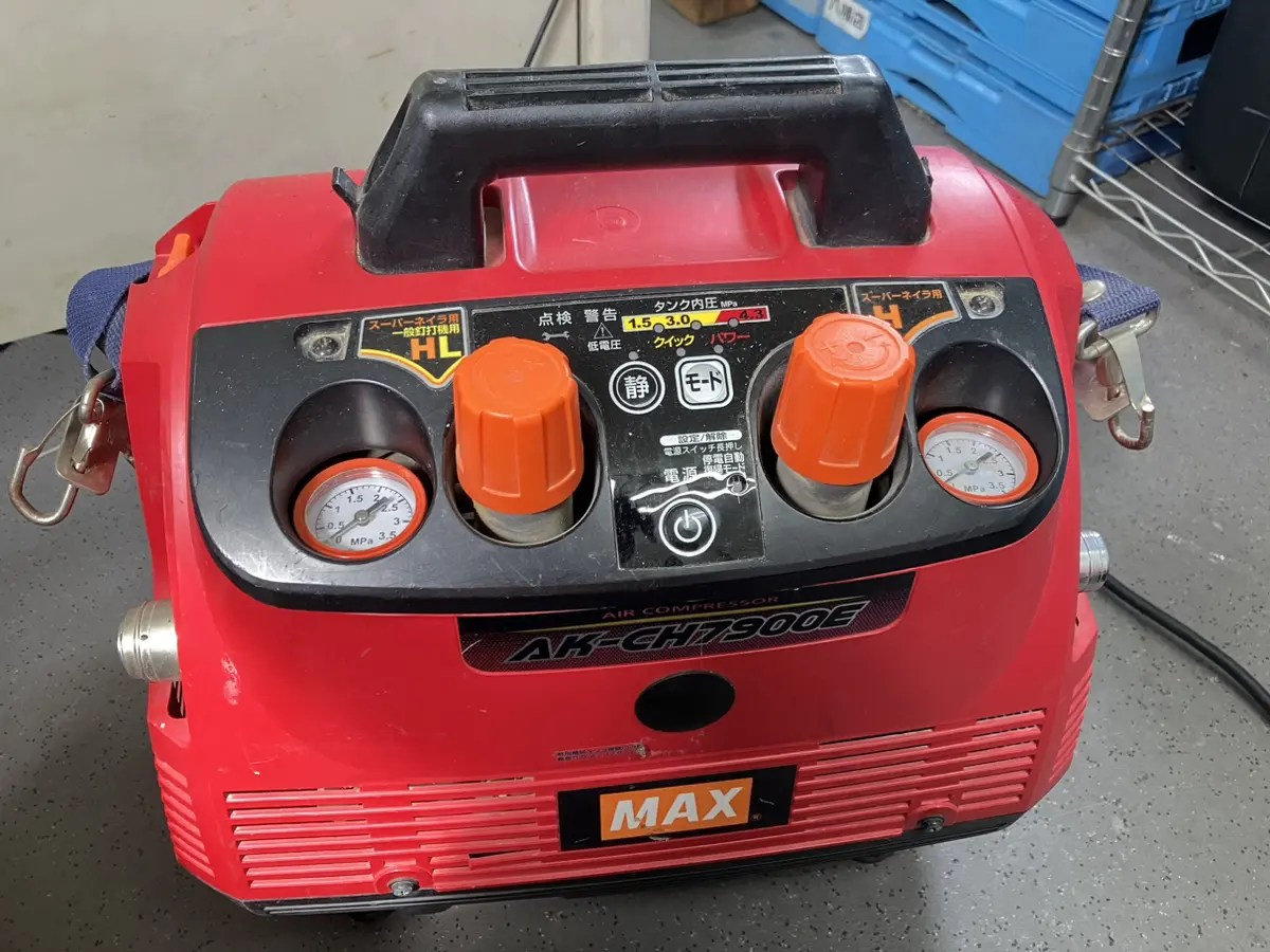 マックスの常圧/高圧エアコンプレッサ「AK-HL7900E」をお持ちいただき
