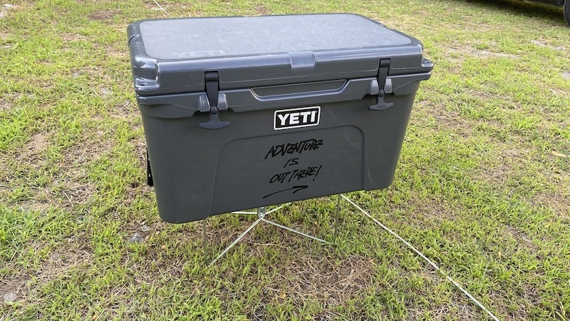 wanderoutのUNIVERSAL STANDはコンパクトでアルミコンテナ等におすすめ！