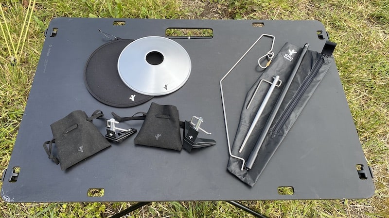 SHU WORKSのULランタンスタンド「ULTRA LIGHT PORTABLE CAMPING LIGHT