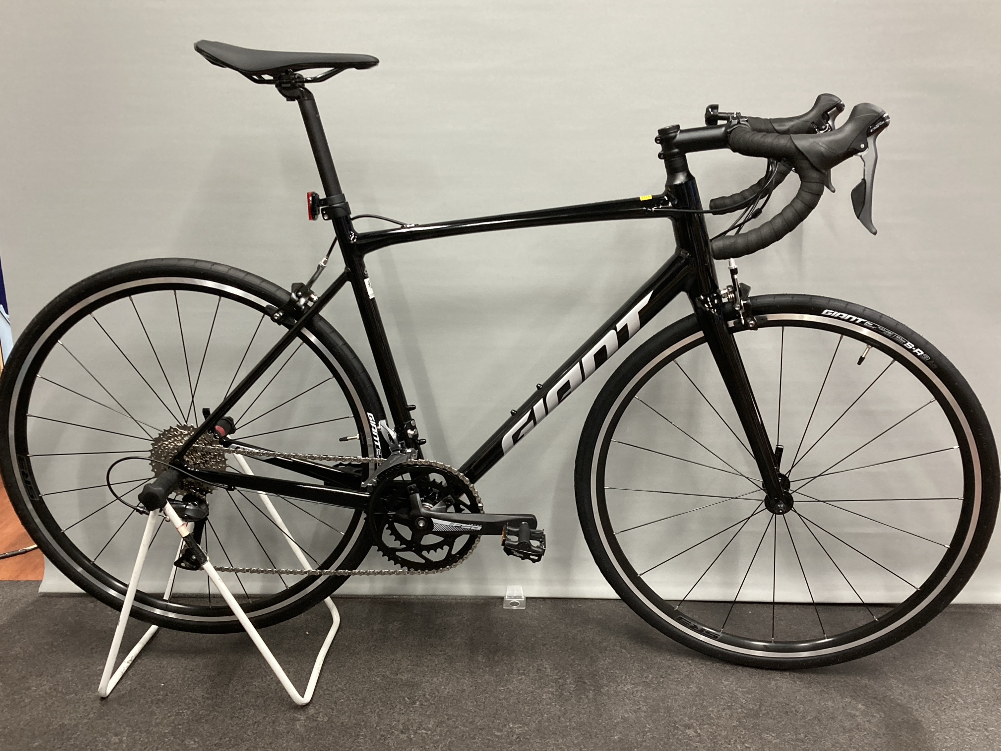 ESCAPE R3 マットブラック │ 輪心（わごころ） -GIANT EXP CENTER 特約店-