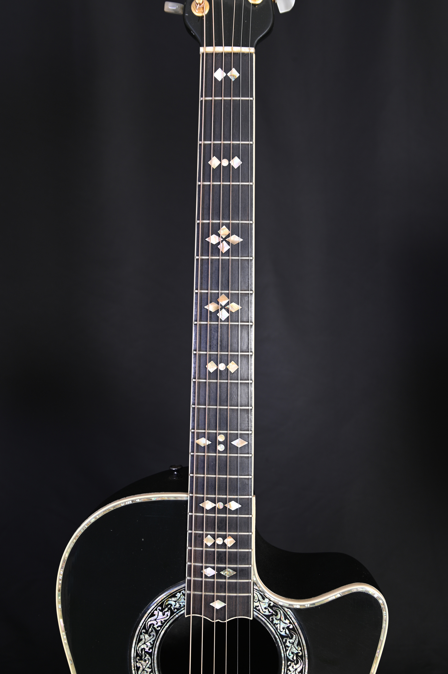 Ovation Custom Legend 1669 Acoustic Electric Guitar Deep Bowl