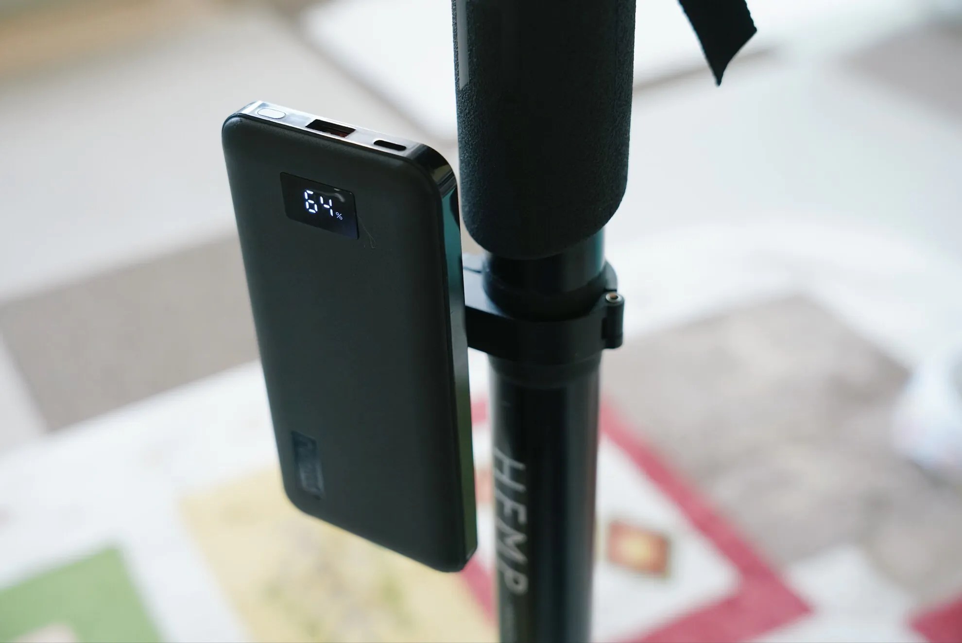 三脚（一脚）用のモバイルバッテリーホルダー – JAY PHOTO – My Photo