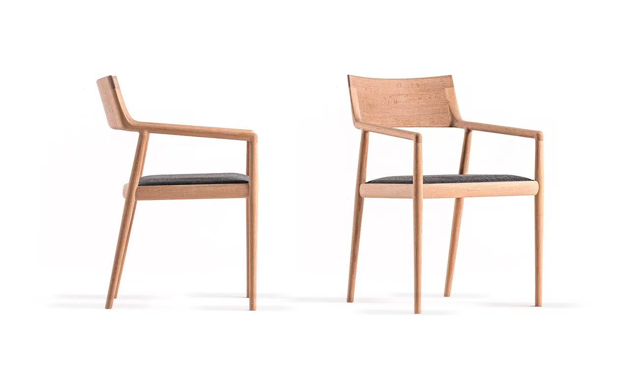 The wooden cantilever chair2025 Collection – Time & Style