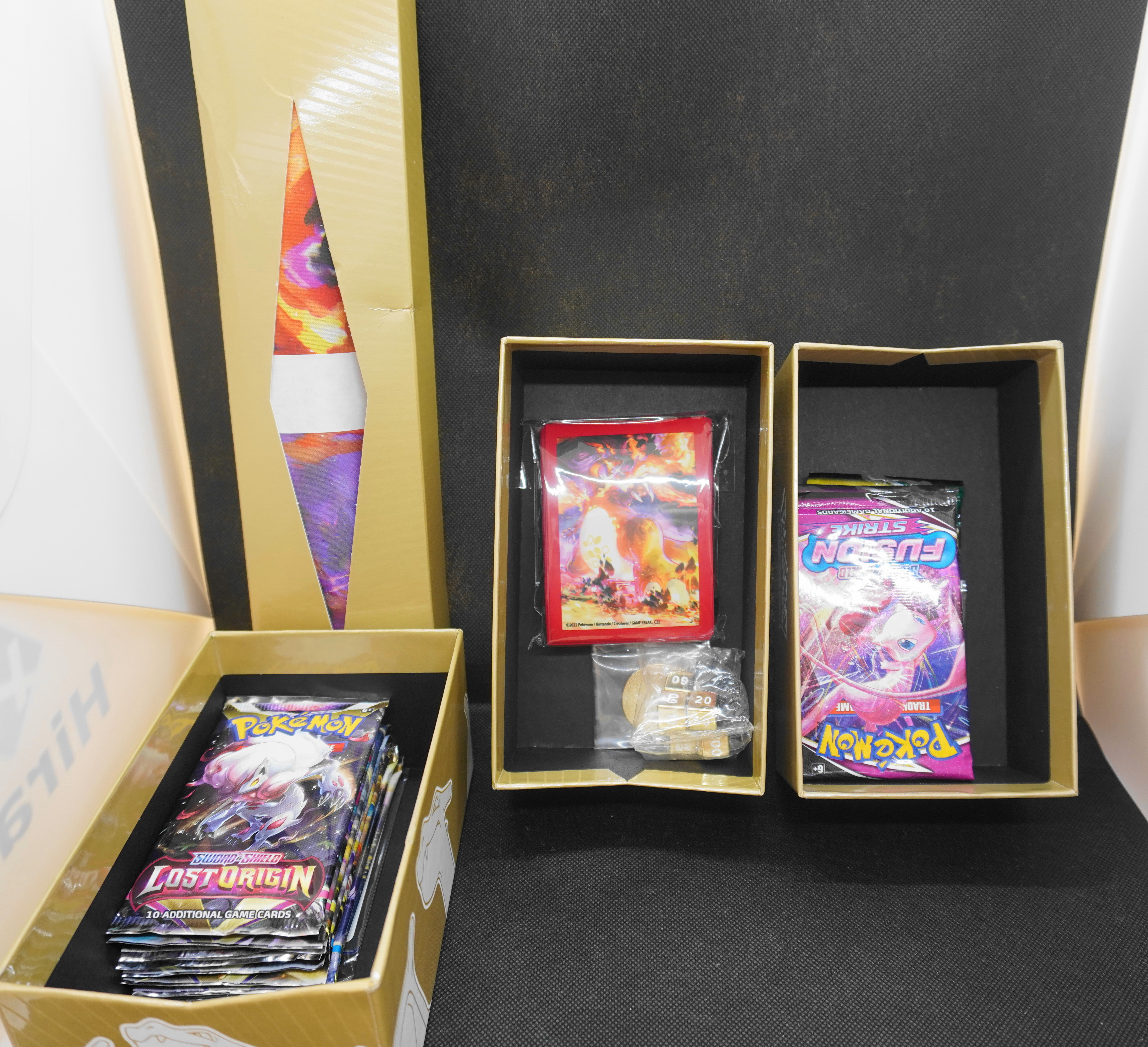 ポケカ】リザードンのウルトラプレミアムコレクションボックス開封