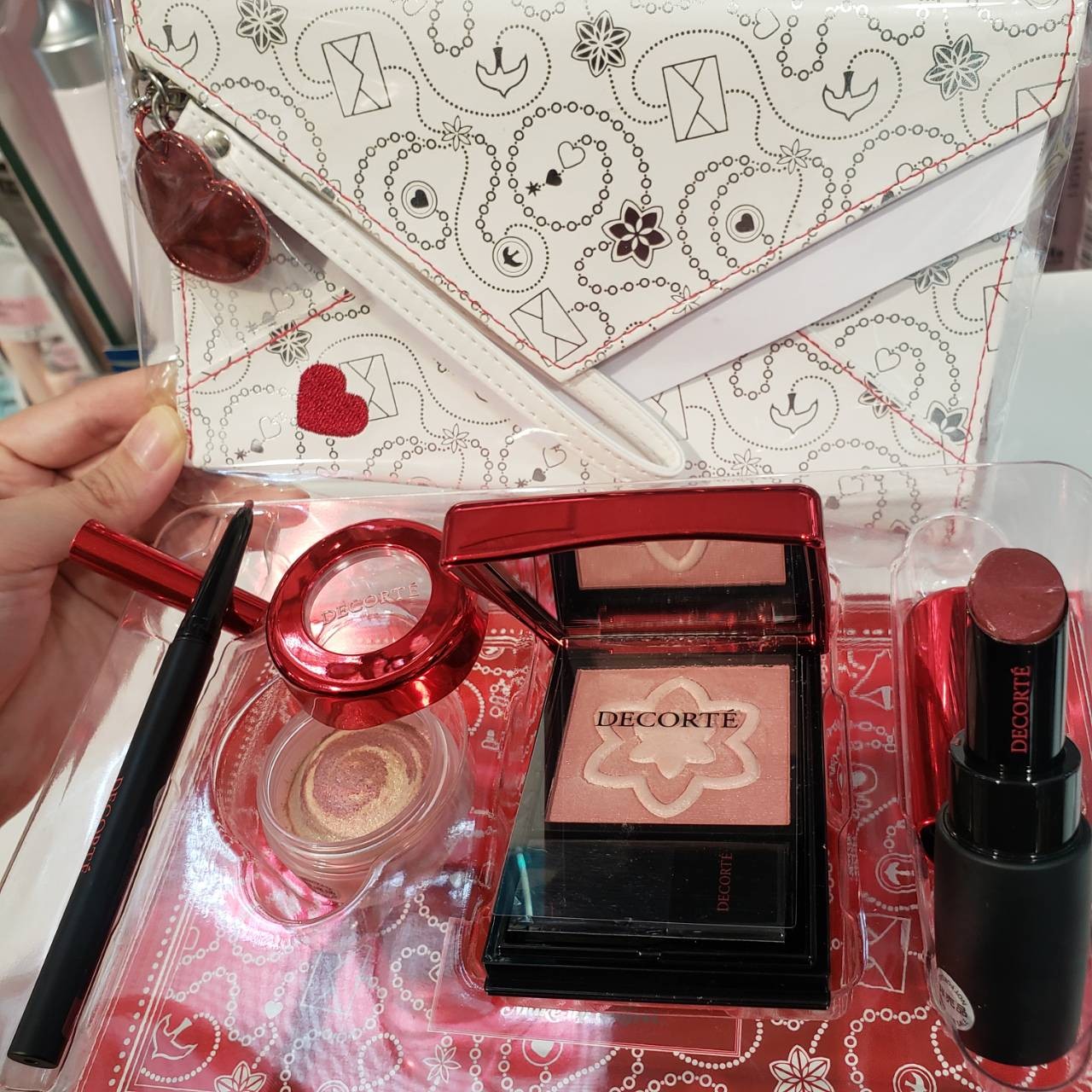 コスメデコルテのクリスマスコフレ2020を購入！話題のアイシャドウ