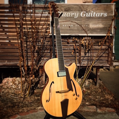 完成！』フルアコの様なセミアコの様なアーチトップギター製作 『完成