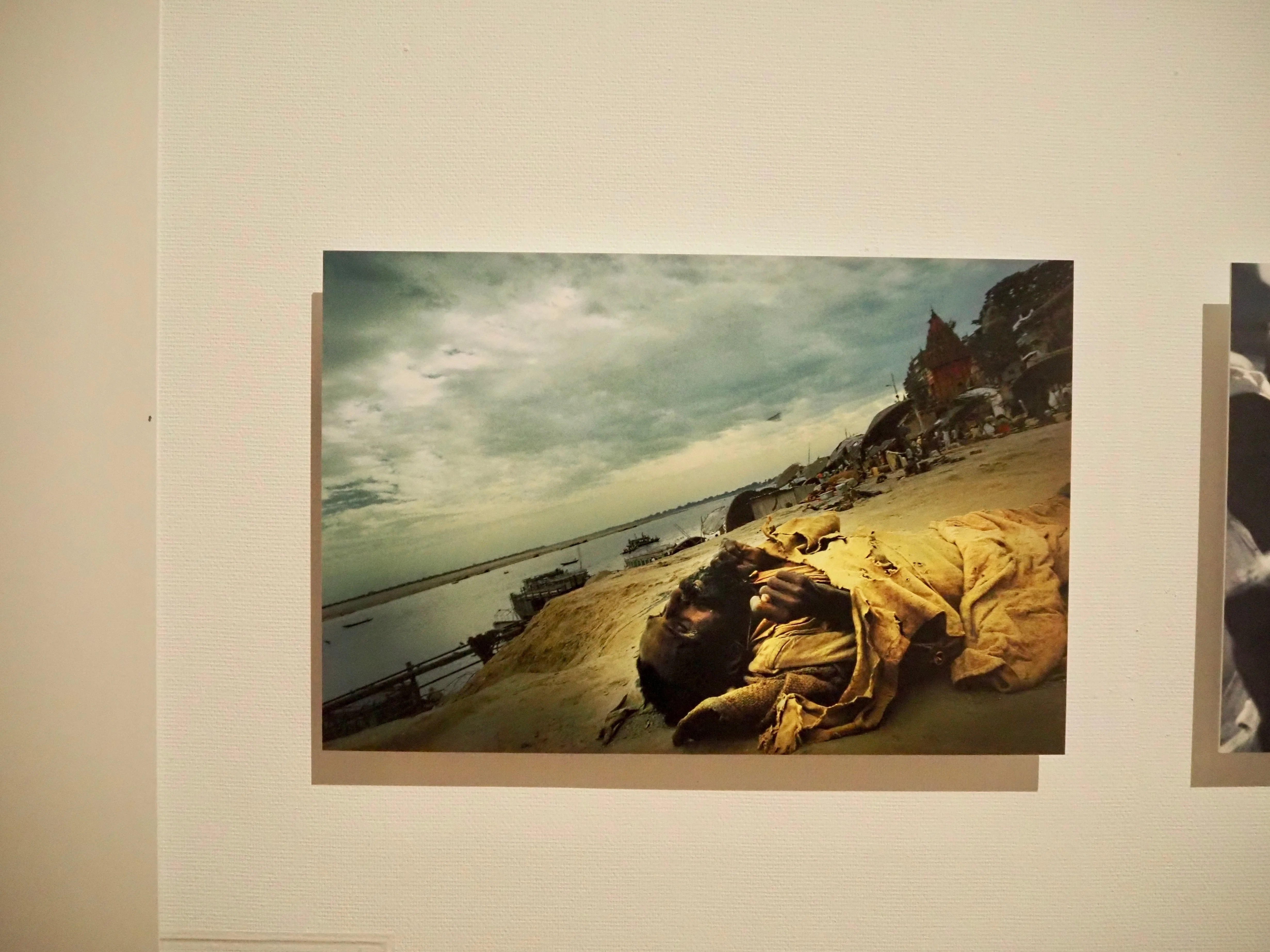 死を通して生を伝える藤原新也の祈り＠世田谷美術館 - 美術評論＋