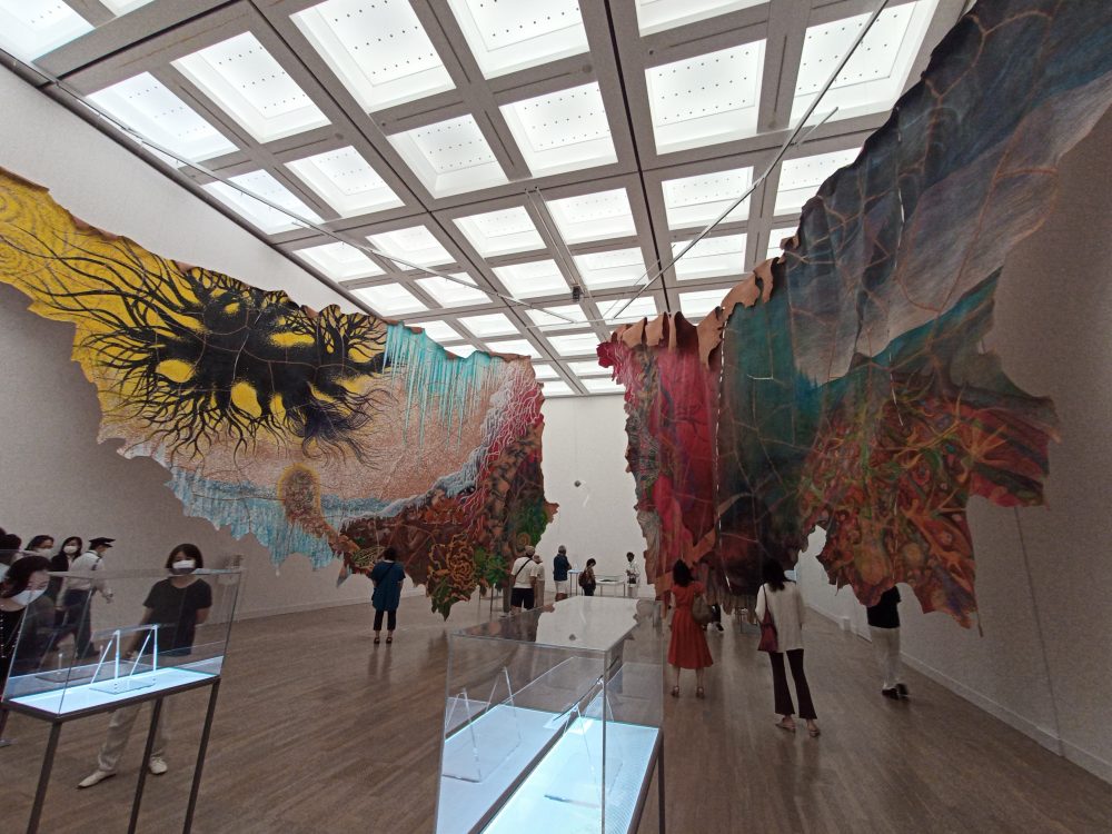 美術展で革素材が使われていたので見てきたので、絵画的に使う革塗料の