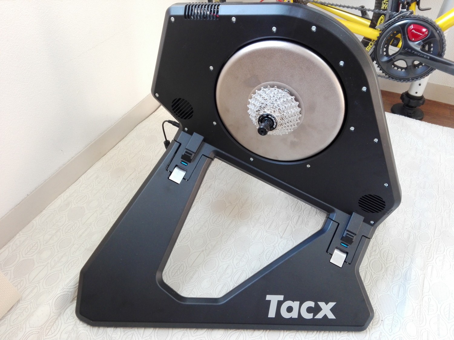 TACX『NEO 2 Smart T2850』アップデートされた至高のローラー台 | 十三