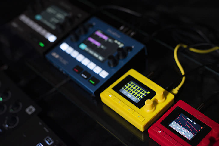ポップなデザインのマイクロ・シンセサイザー、1010music「nanobox」が