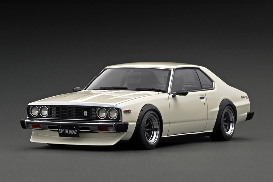 IG3233 1/18 Nissan Skyline 2000 GT-ES (C210) White With Engine