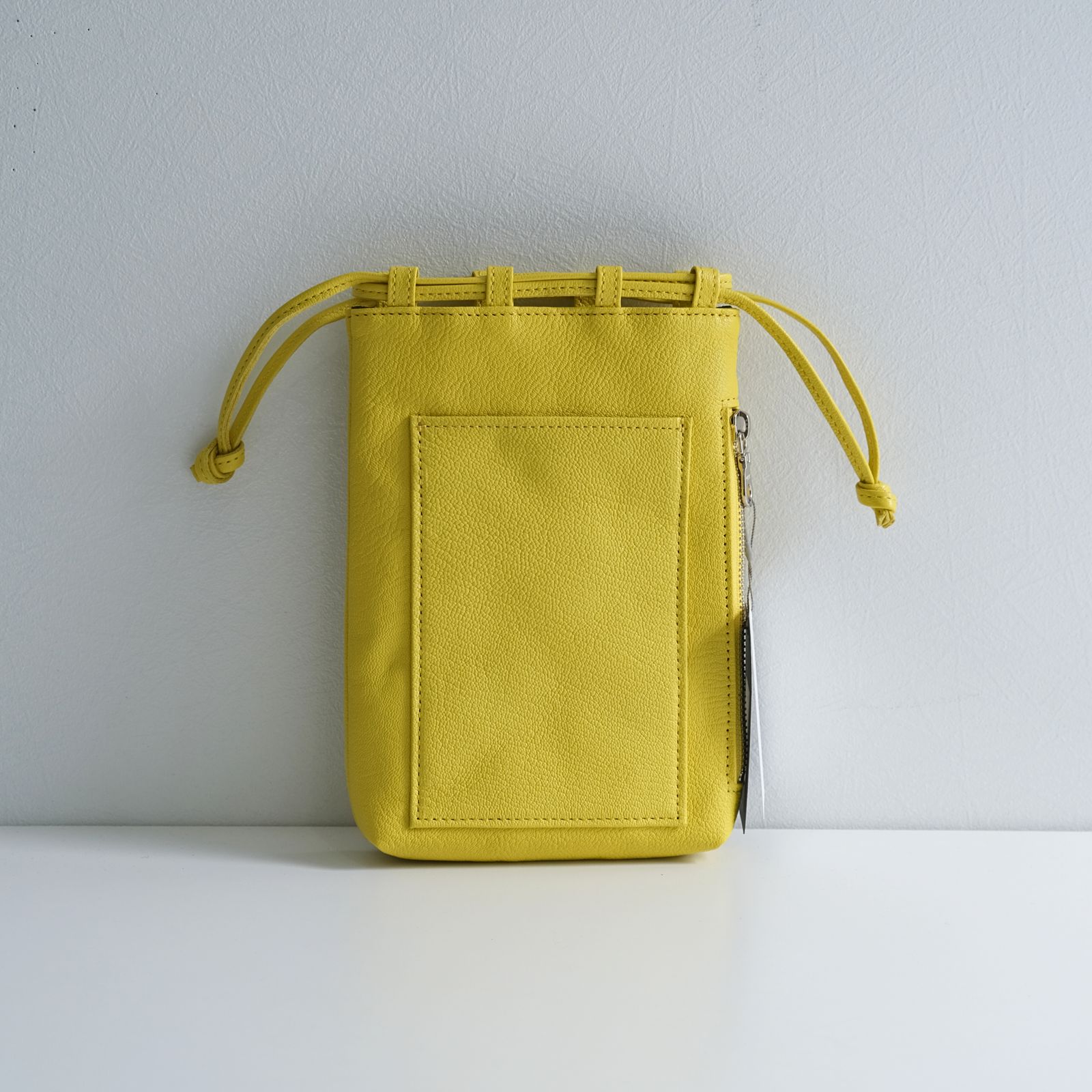 yorozu - レイノ角字巾着 25 / レザー / 巾着 / バッグ / イエロー | iko