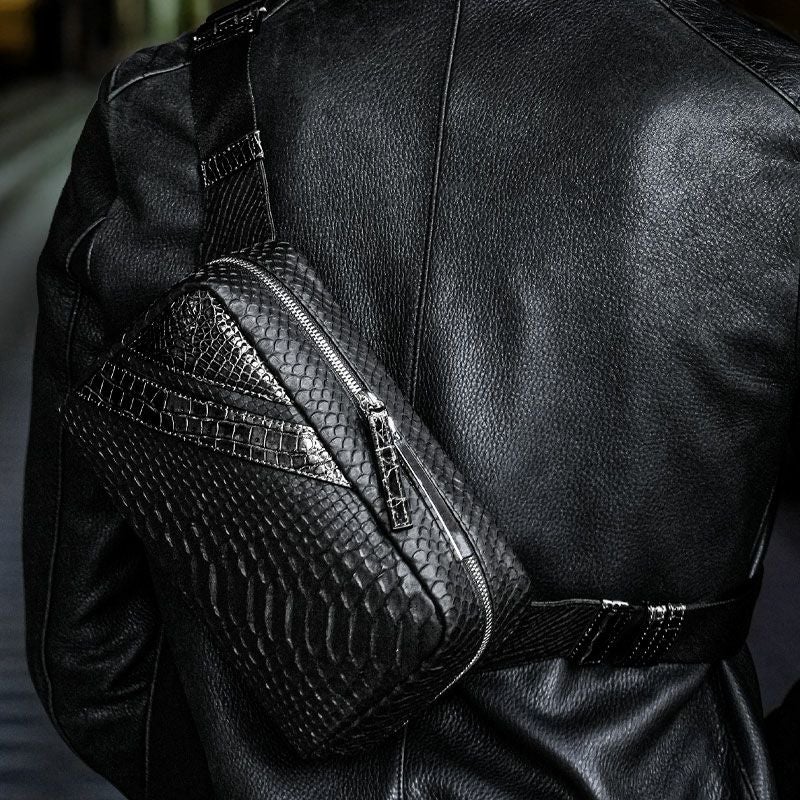 池田工芸】革ジャンに合う、旅の“相棒”ボディバッグ。Crocodile Python