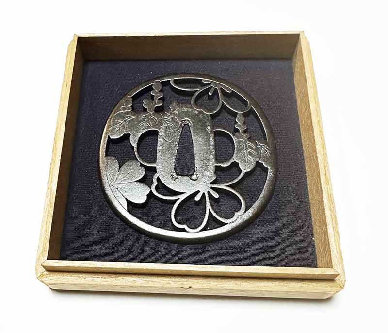 重光 桐桜透図鐔 肥後金工大鑑所載品Tsuba Shigemitsu Kiri Sakura
