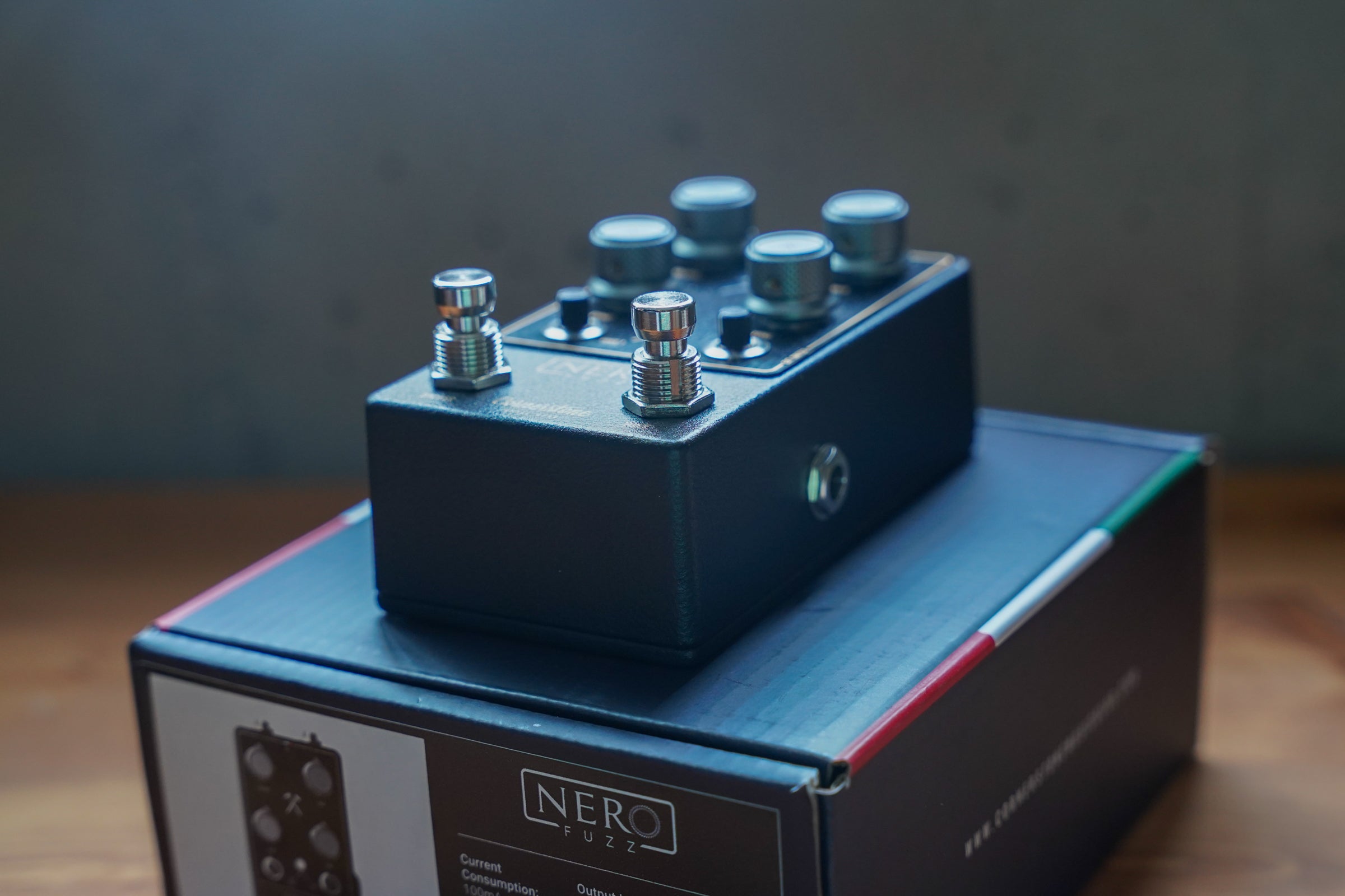 Cornerstone Nero Fuzz | iola tokyo