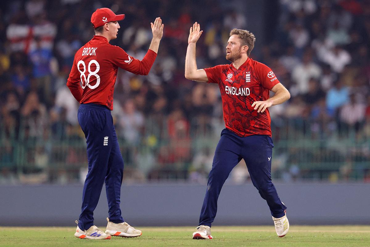 England snatch victory from New Zealand's grasp in thriller