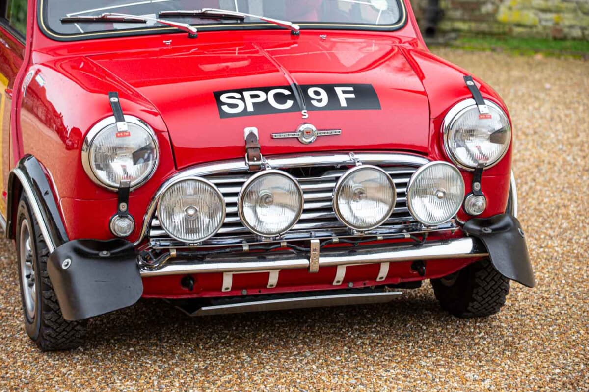 世界で一番有名な「ミニ・クーパー」を完コピ！ モンテカルロ・ラリー