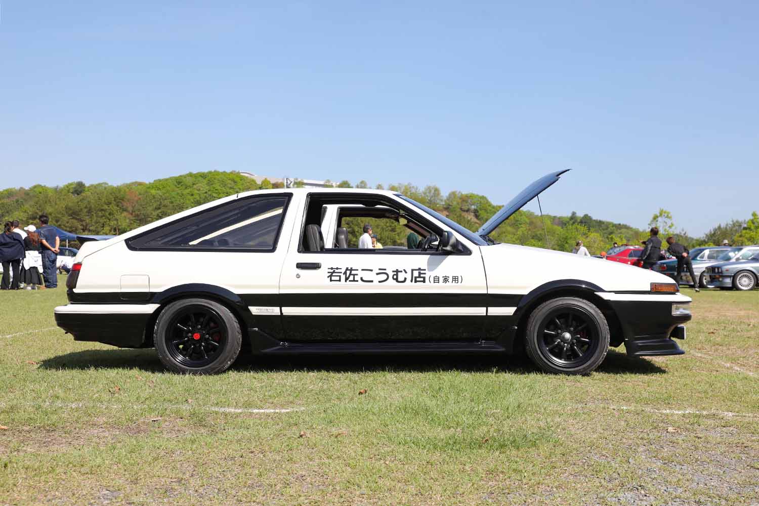 パンダトレノ」のベースはトヨタ「カローラレビン」…純正戻しにして