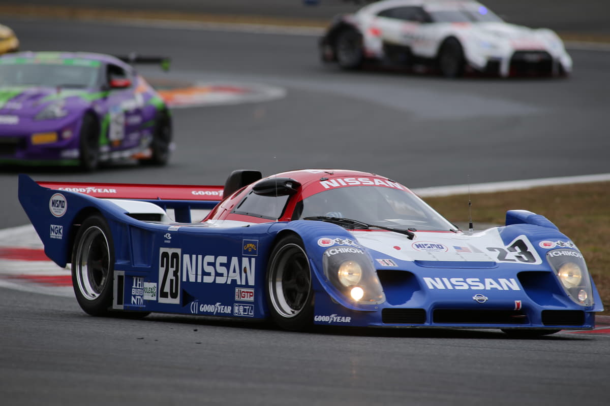 トリコロールカラー」は日産レーシングカーの象徴！赤・白・青の