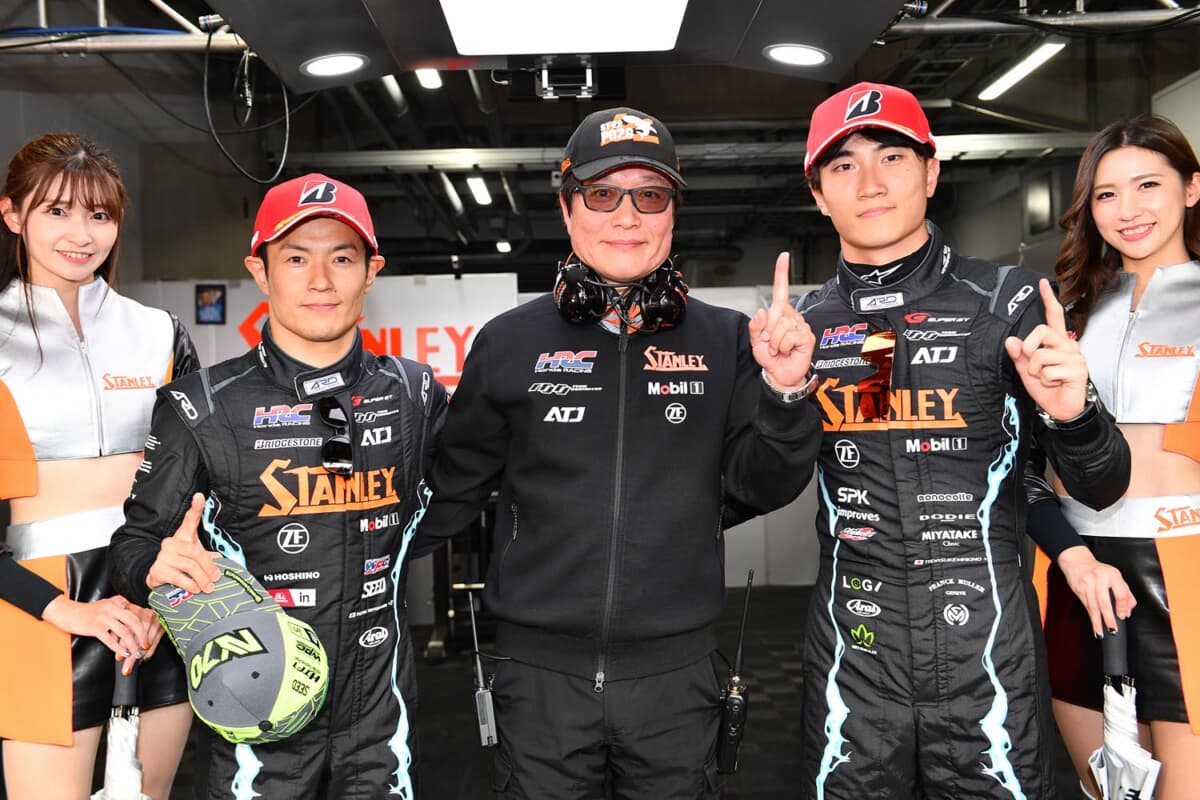 画像ギャラリー】高橋国光さんのゼッケン100を背負い戦う！「STANLEY