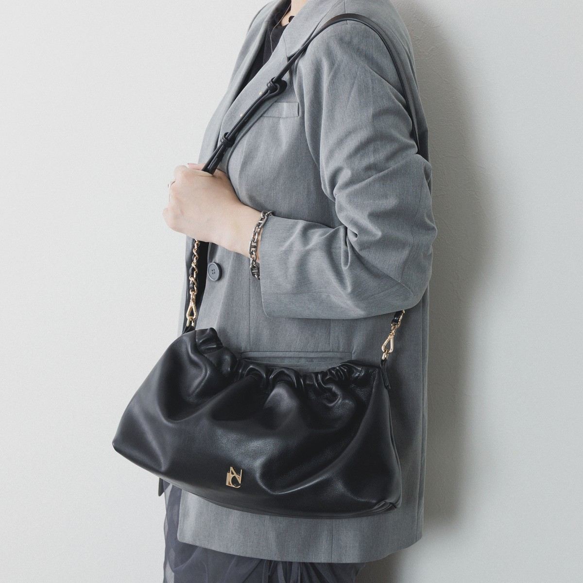 NICAL】【本革】【卑弥呼26SS】ギャザーショルダーバッグ/554181