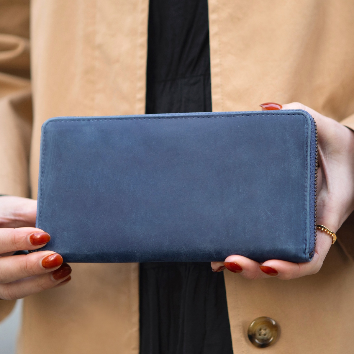 レディース長財布 ラウンドファスナー ネイビー」の人気商品一覧