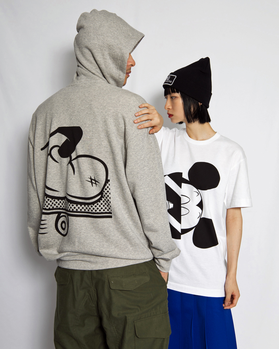 コム デ ギャルソン」による「CDG」がミッキーのフーディとTシャツを