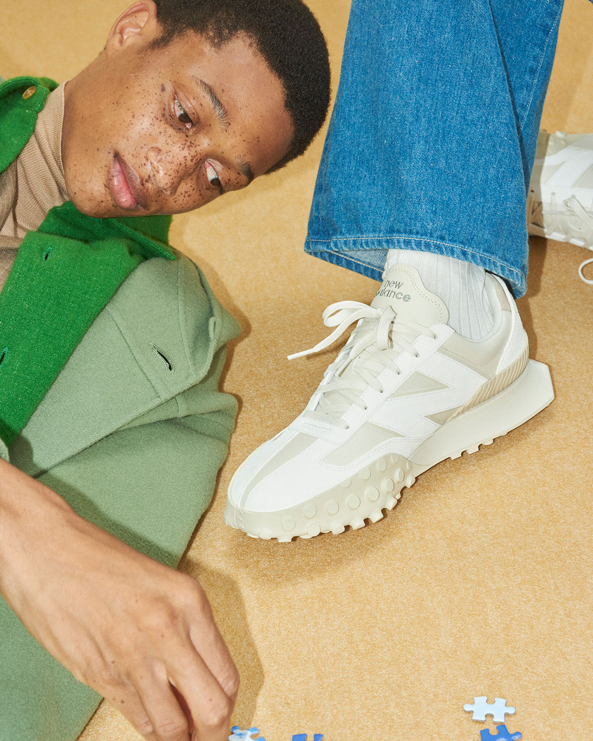 オーラリー」と「ニューバランス」のコラボ 新作は”XC-72”の日本限定