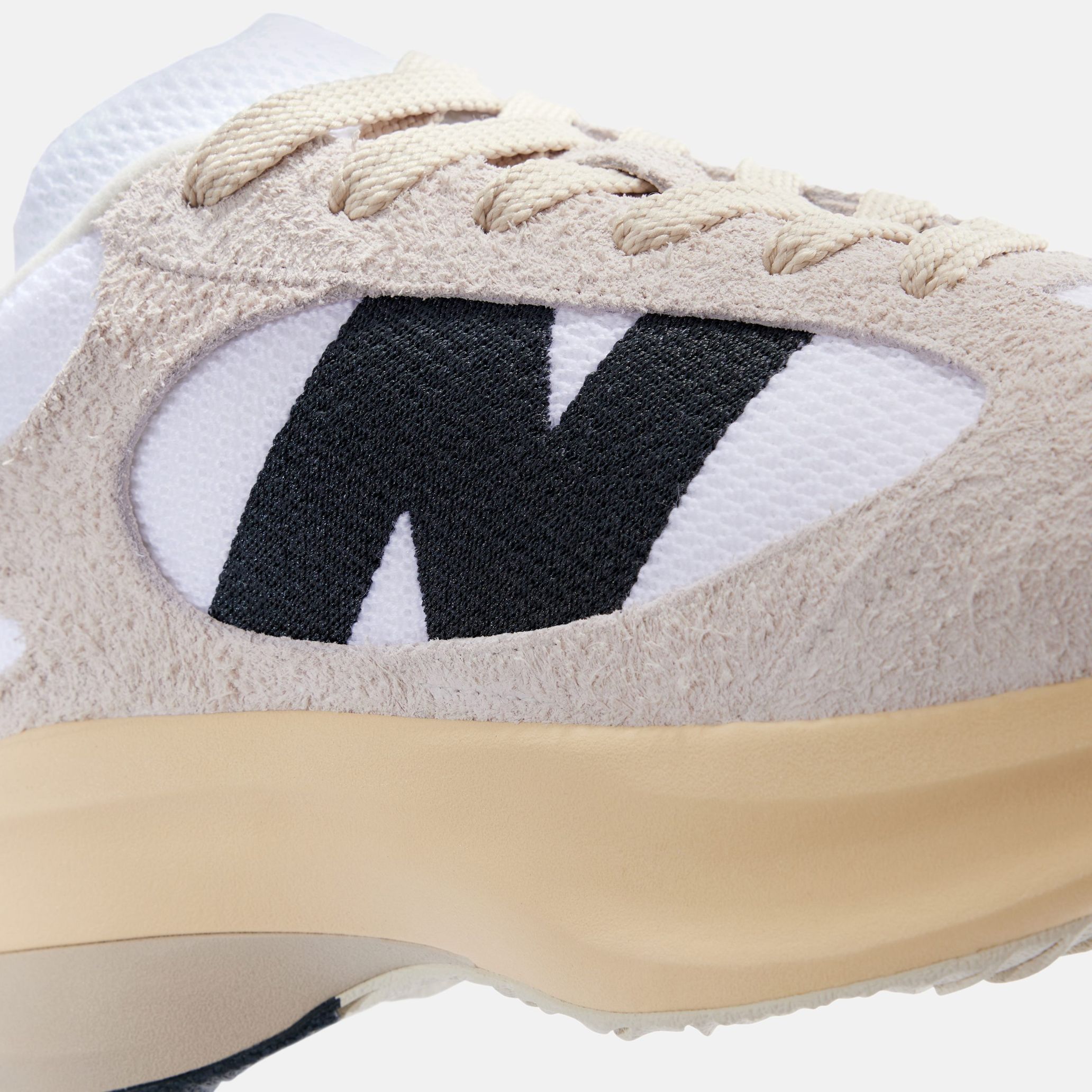 ニューバランス」が革新的なデザインのニューモデル“ワープドランナー