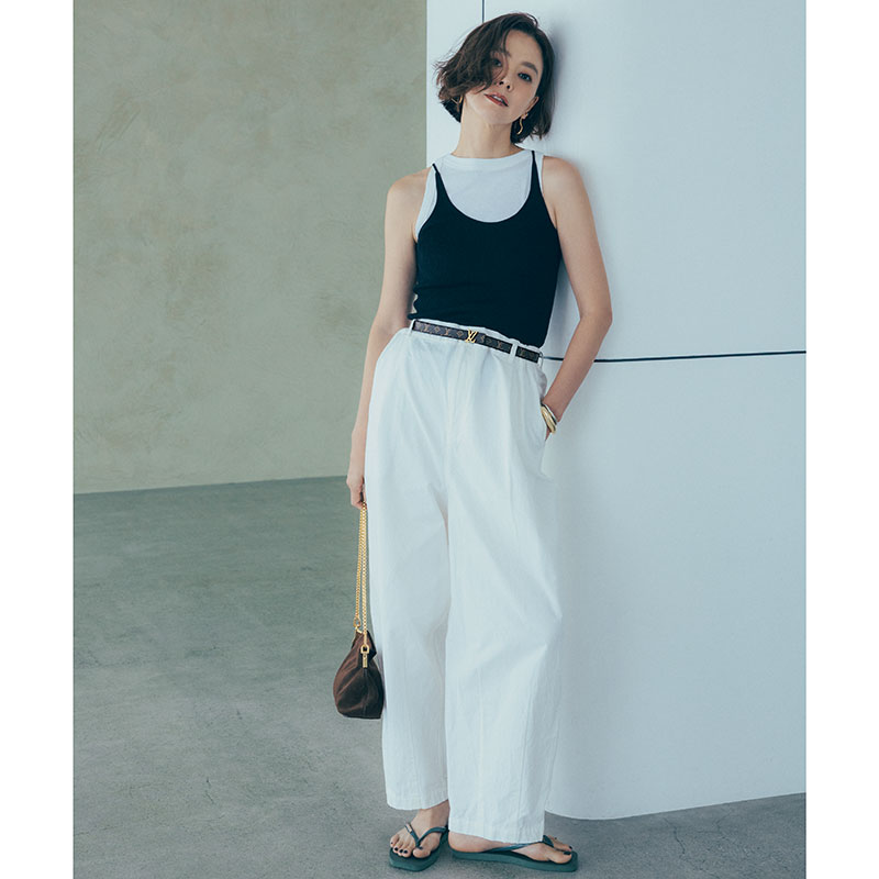 プラダ、セリーヌetc.】夏コーデに秋っぽさを足す「ベルトの美学」4選