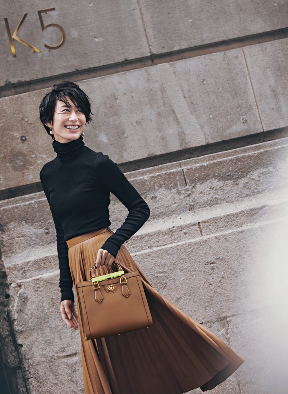神山まりあさんのお出かけは「GUCCI」のバンブーハンドル バッグ | VERY