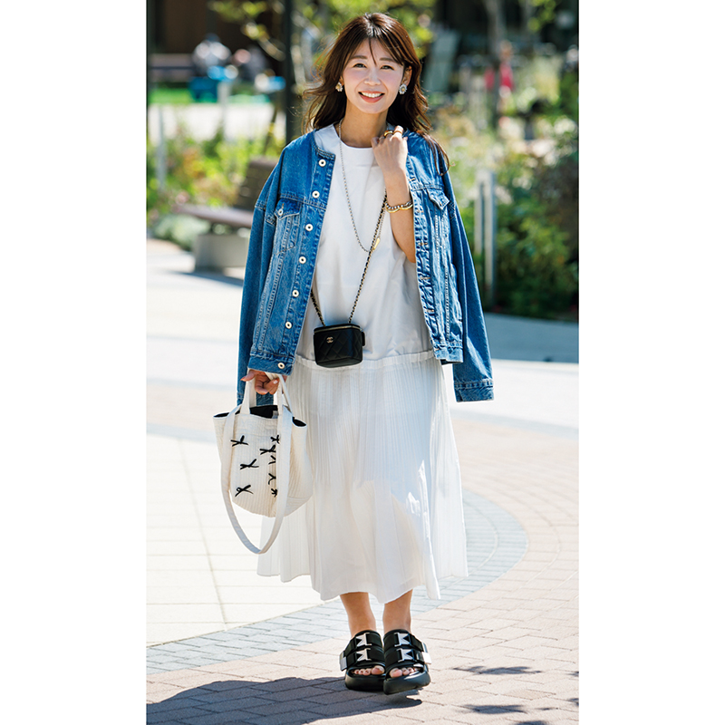 シャネルSNAP】斜めがけオシャレの王道は“存在感ミニバッグ”！ | VERY