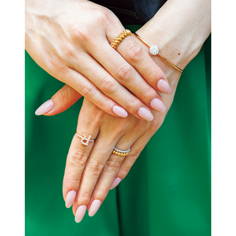 カルティエのクラッシュ】実は甘辛どちらもハマる！オシャレな手元